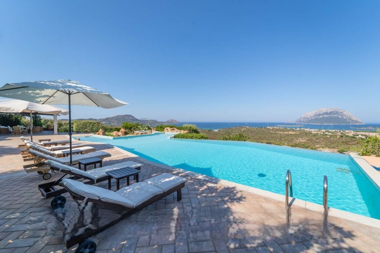 elite-collection-molara-infinity-pool-view-01