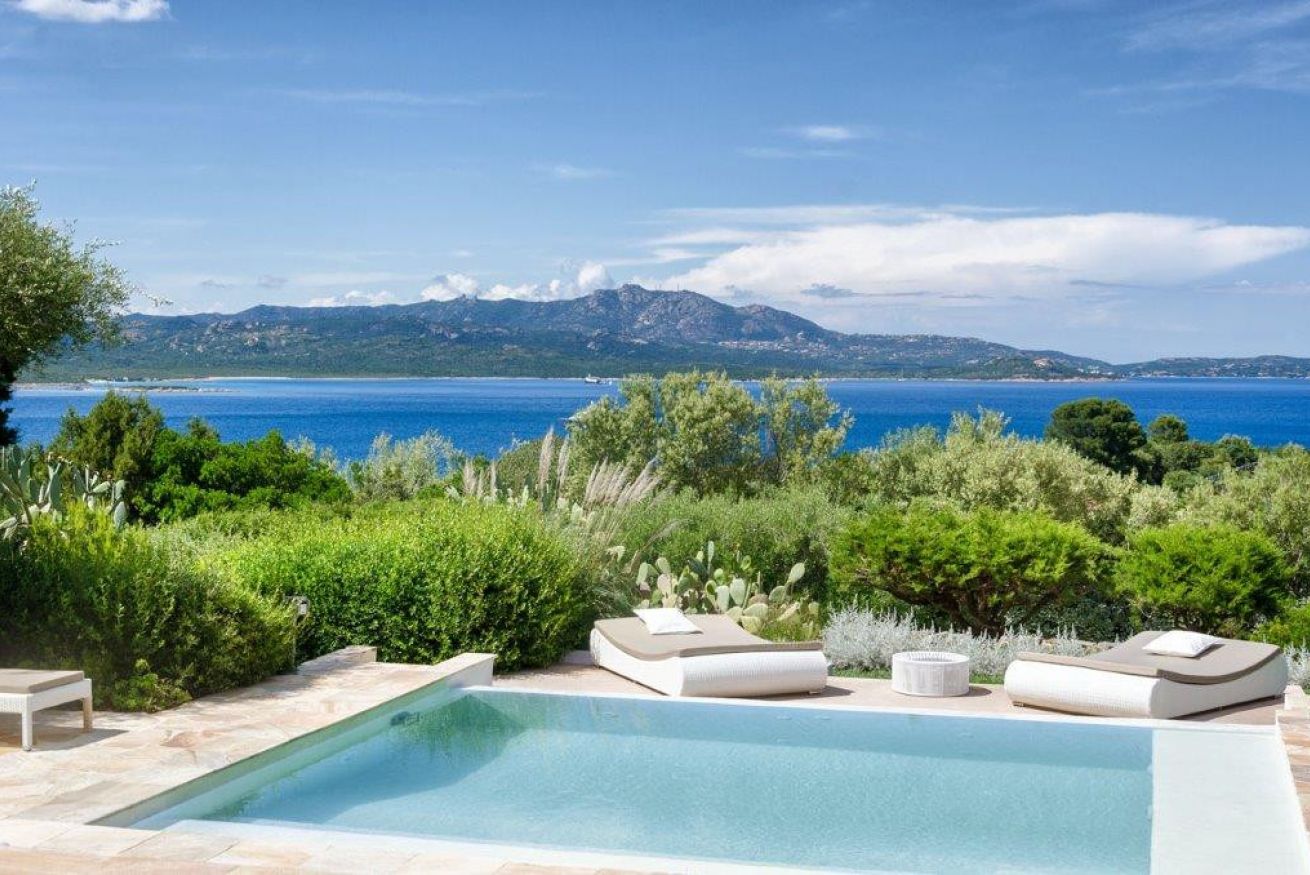 exclusive-villa-in-porto-rotondo-with-jacuzzipool-01