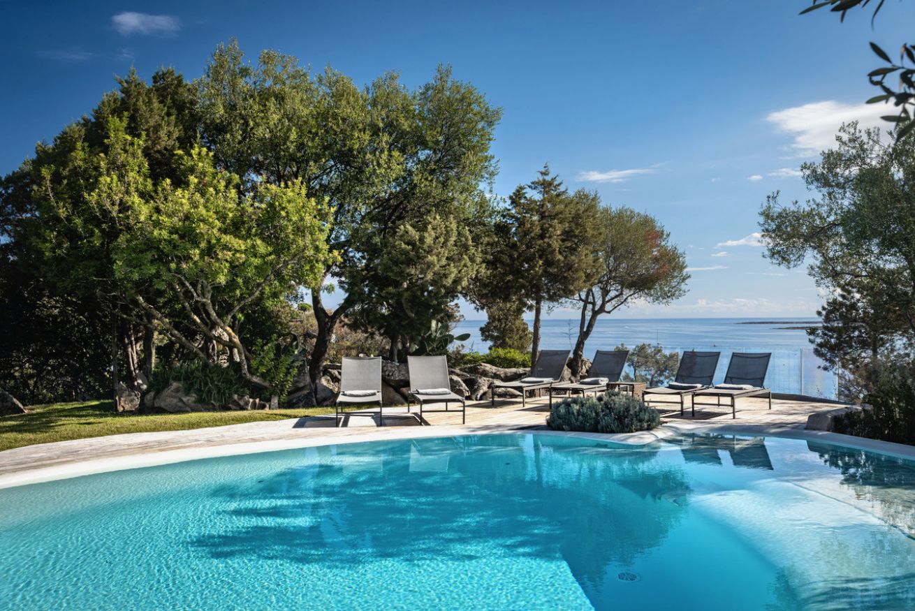 villa-azure-reserve-con-piscina-panoramica-01