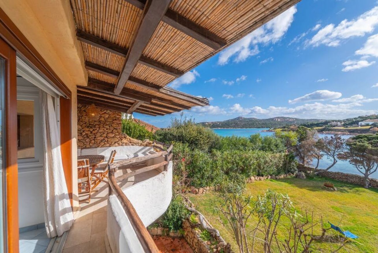 villa-piccolo-pevero-con-accesso-a-mare-privato-e-piscina-01