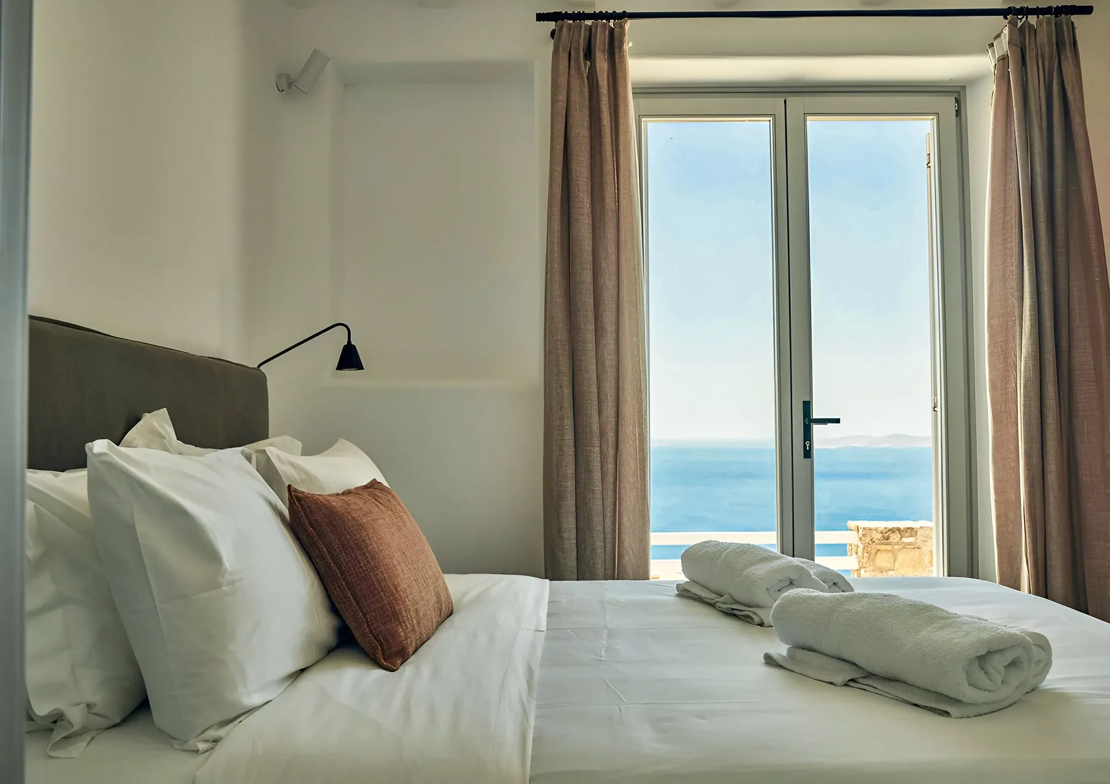 1 - Mykonos Fanari camera matrimoniale vista mare