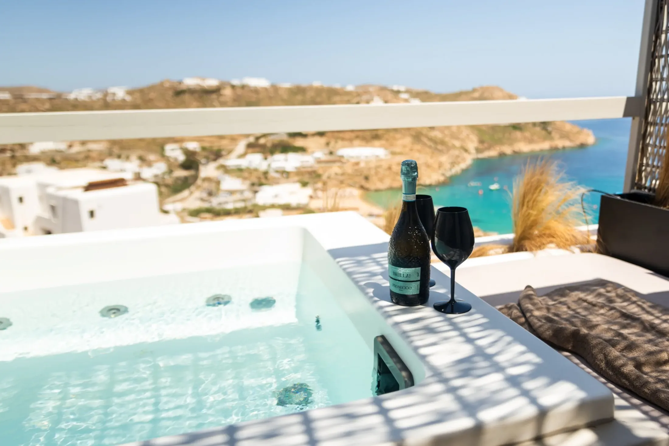 14 - Mykonos South Coast jacuzzi champagne vista baia