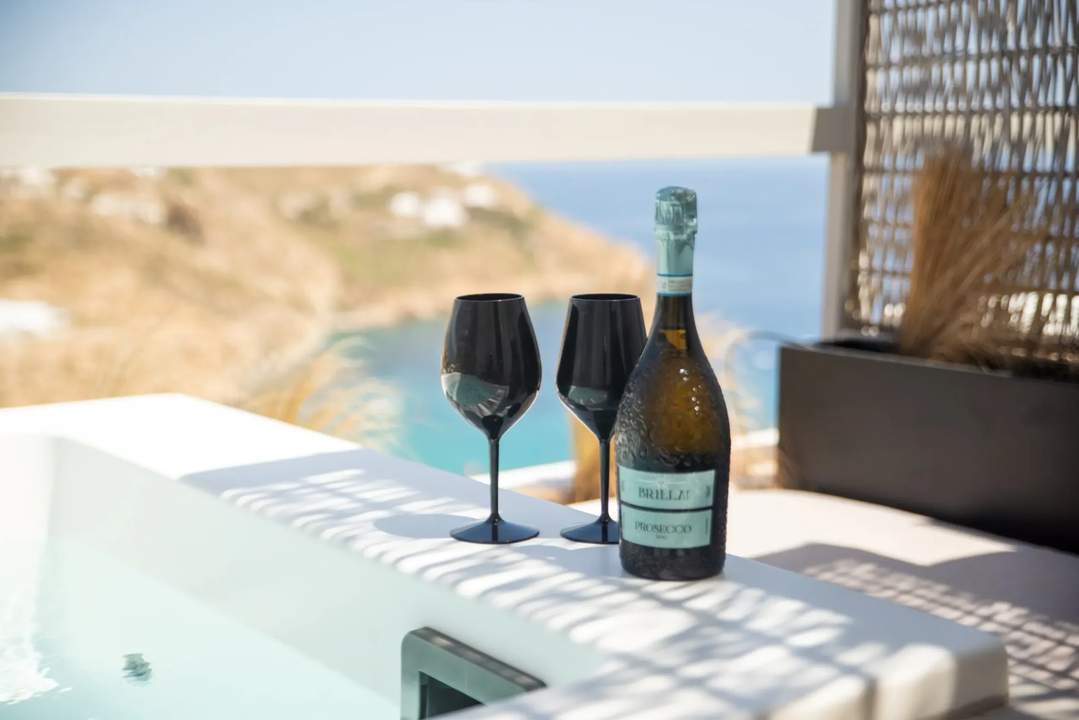 16 - Mykonos South Coast champagne jacuzzi vista mare