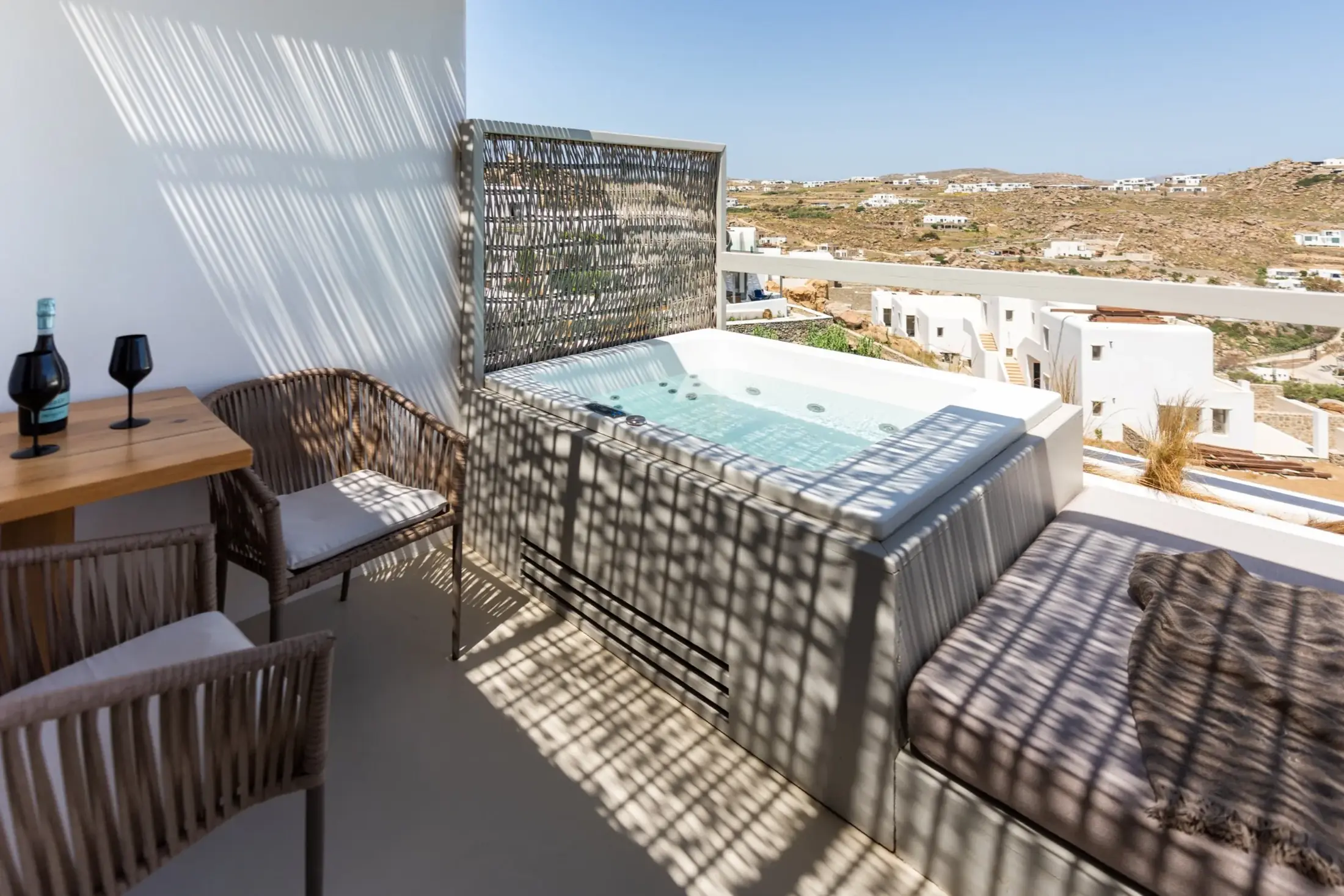 19 - Mykonos South Coast terrazza con jacuzzi