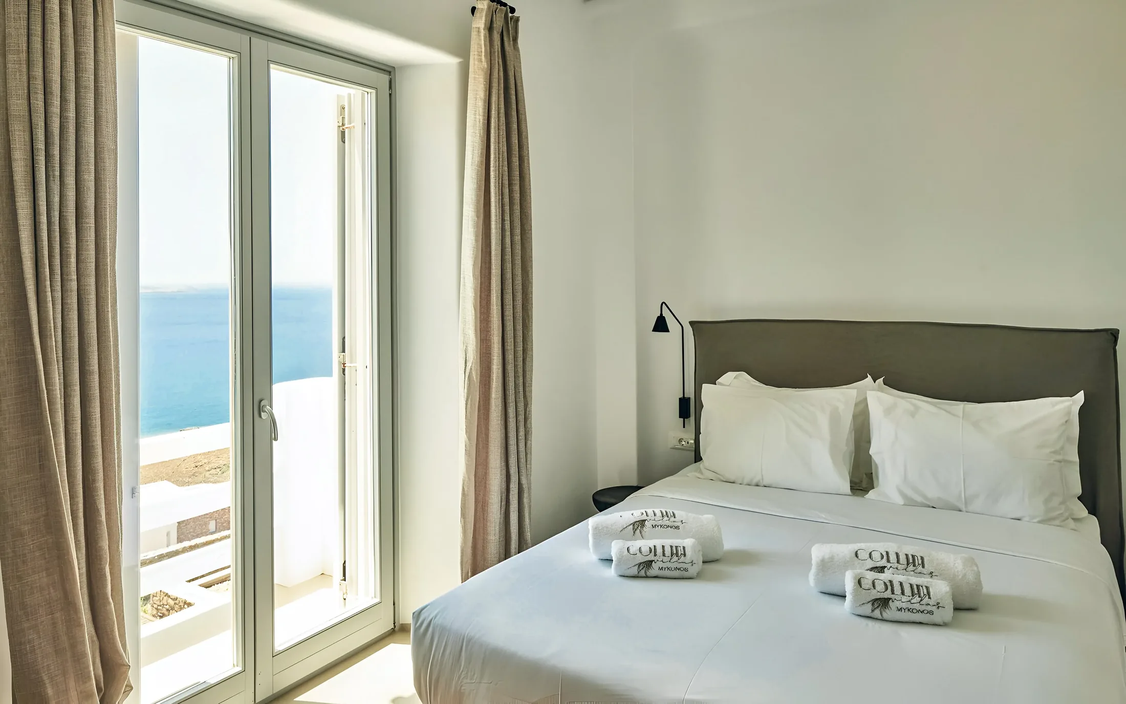 2 - Mykonos Fanari camera matrimoniale balcone mare