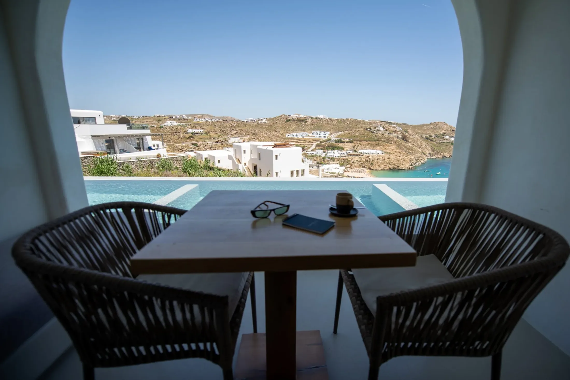 20 - Mykonos South Coast terrazza vista piscina e mare