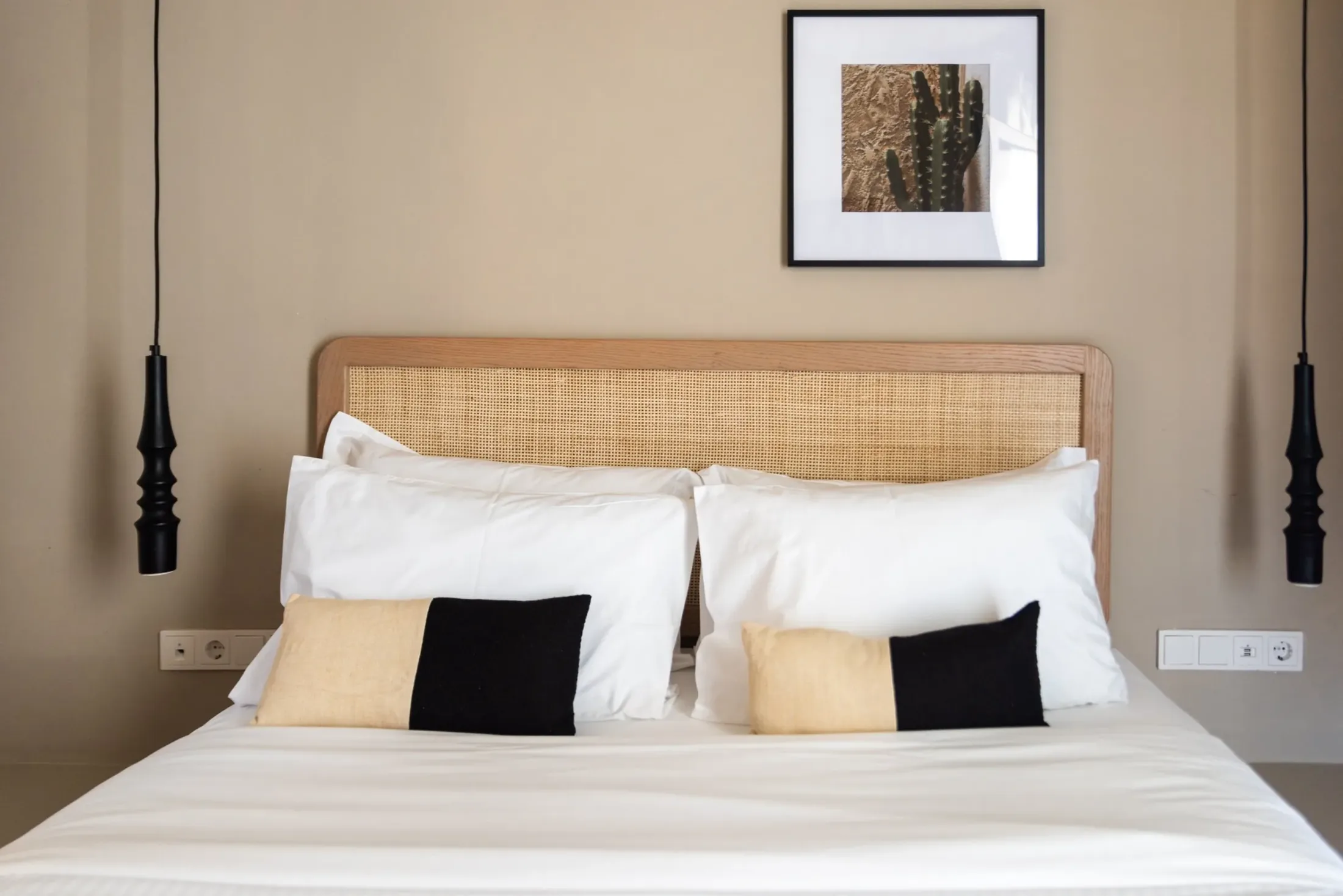 25 - Mykonos South Coast testata letto