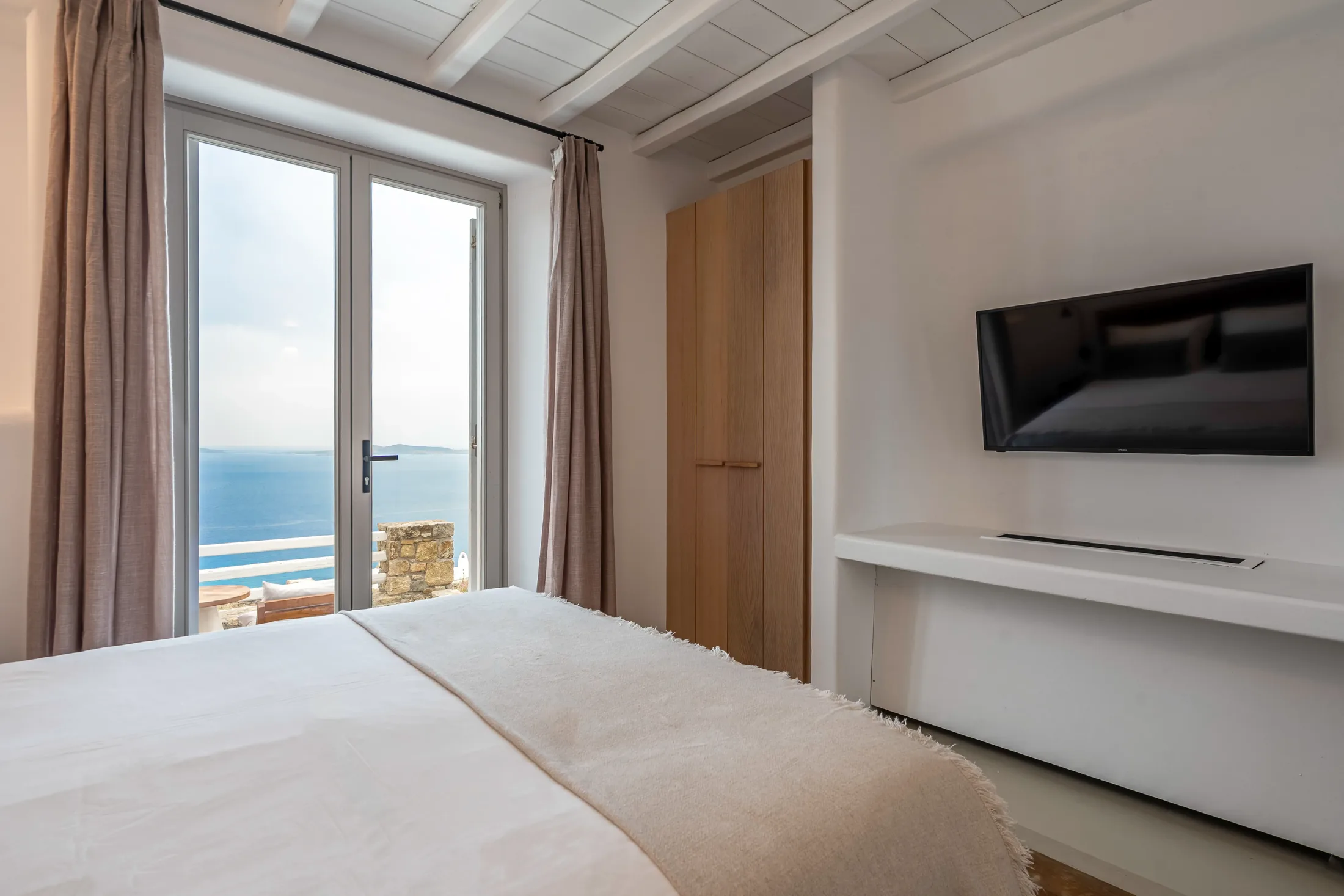 3 - Mykonos Fanari camera vista mare